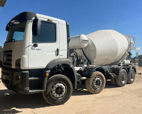 Caminhão betoneira para locação em Distrito Federal