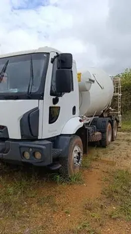 Caminhão betoneira para locação em Ipecaetá BA