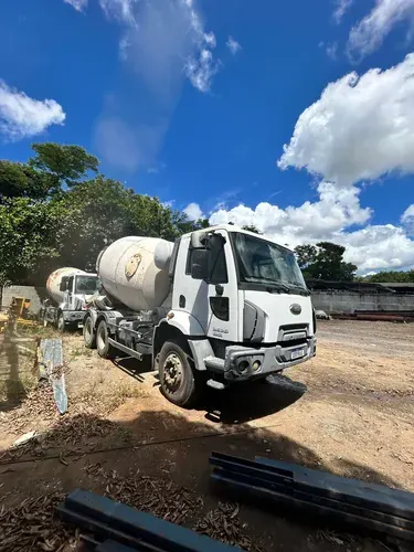 Caminhão betoneira para locação em Parambu CE